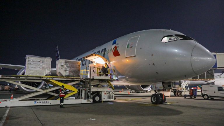 Llegó un nuevo cargamento de más de 470 mil vacunas de Pfizer y AstraZeneca