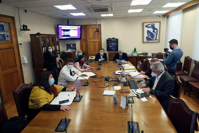 Comisión de Desarrollo Social discute IFE Universal sin variación en montos y meses de entrega