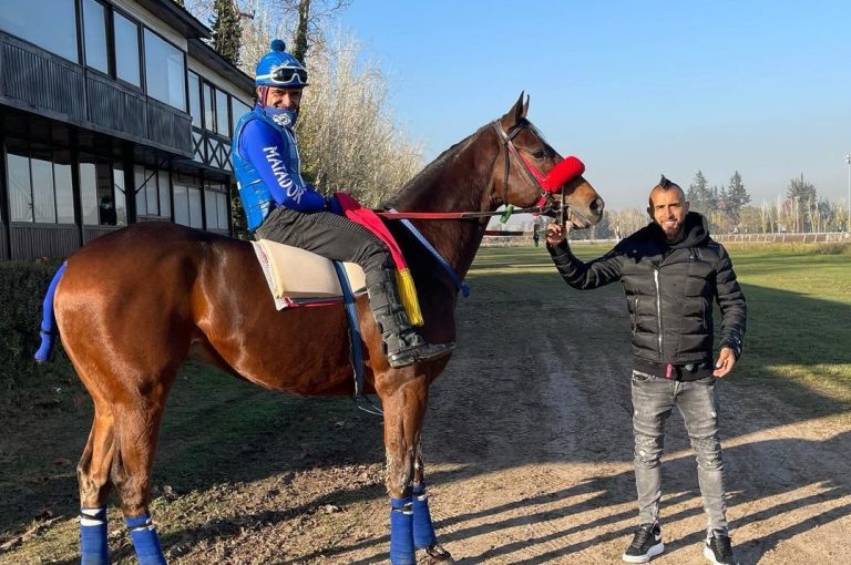 De un restaurante al Club Hípico: La agitada semana de Vidal en Chile antes de anunciar su COVID-19 positivo