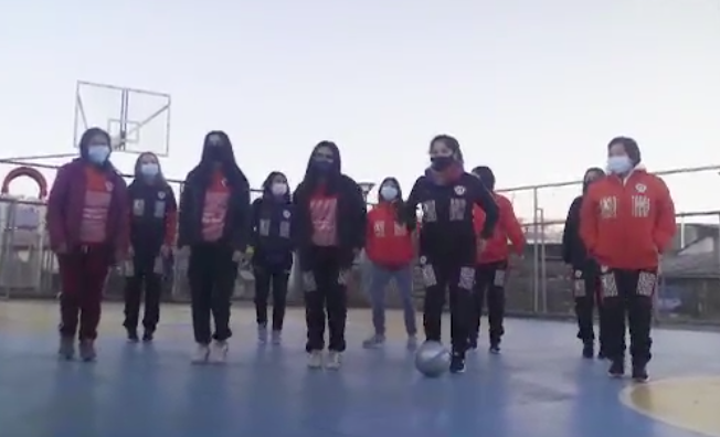 Primeras indumentarias reutilizadas de La Roja fueron entregadas al Club Estrella Unida de Ancud