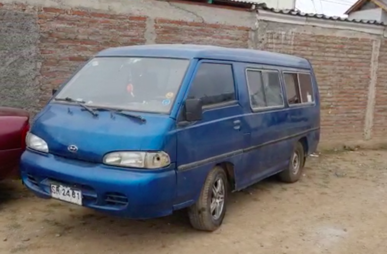 Detienen a sujeto que habría mantenido a su esposa encerrada por cinco días en un furgón