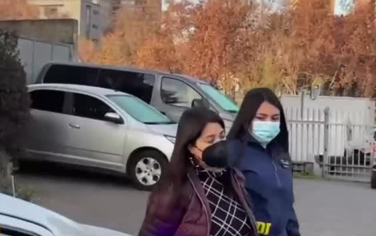 Detienen a mujer que estuvo prófuga durante 9 años tras robar $83 millones de la empresa donde trabajaba