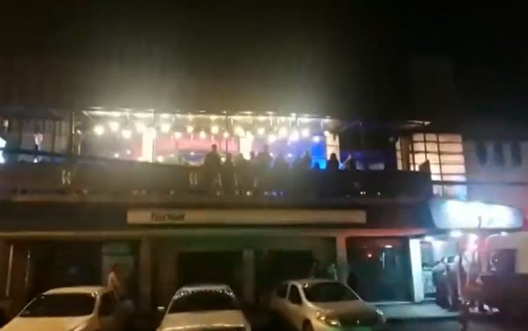 Detienen a 94 personas por fiesta clandestina en restobar de Talagante