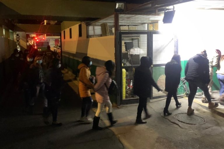 Casi 100 personas fueron detenidas por participar en masiva fiesta clandestina en Calama