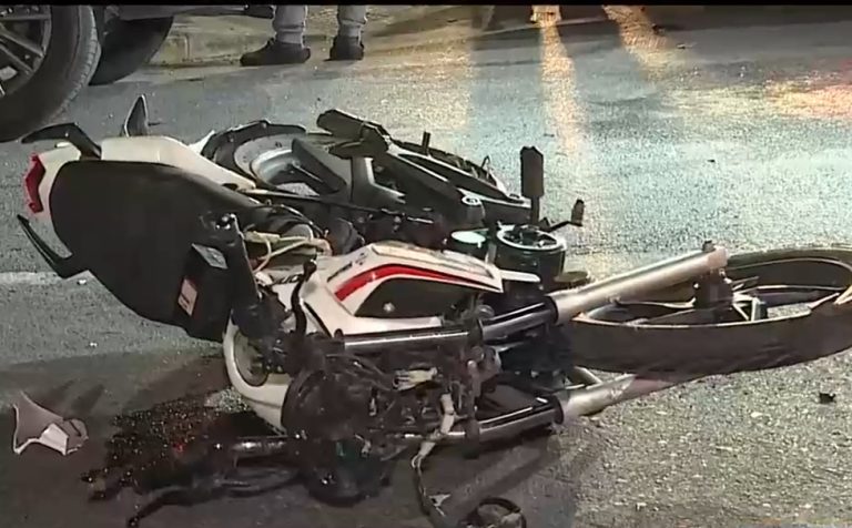 Motociclista murió tras impactar contra un automóvil en San Miguel: No habría respetado un disco Pare