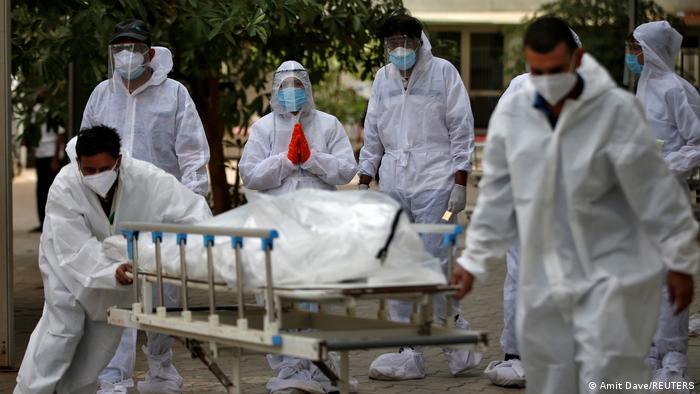 India registró 100 mil casos nuevos este lunes, la cifra más baja en los últimos dos meses