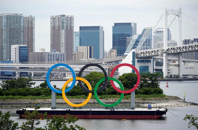 Japón planea vacunar a más de 70 mil voluntarios y a periodistas locales para los Juegos Olímpicos de Tokio