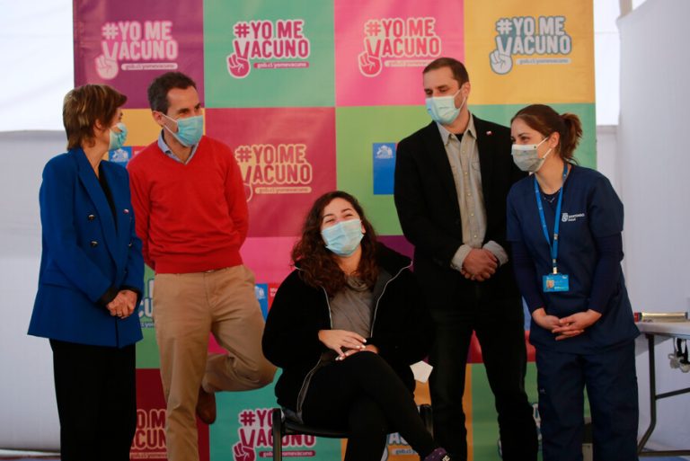 Casi un millón de rezagados en plan de vacunación: Autoridades reiteran llamado a población joven