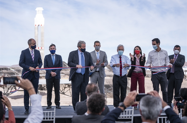 Presidente Piñera inauguró complejo de energía solar: 382 mil hogares se verían beneficiados de energía limpia