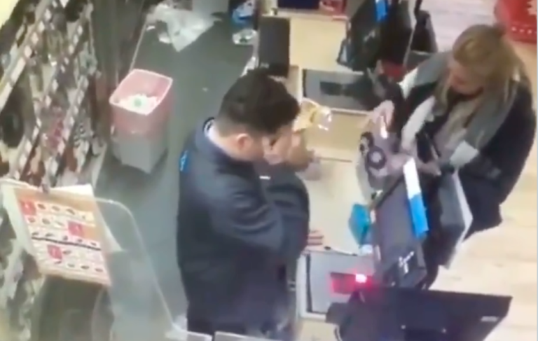 Tenía resaca y fingió un desmayo en su trabajo para tener el día libre