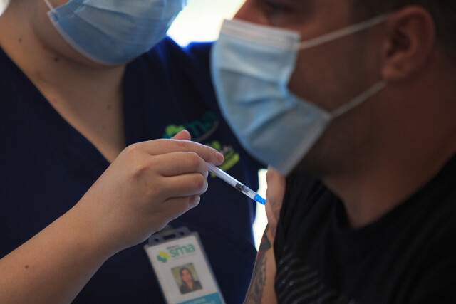 Vacunación: Autoridades proponen abrir calendario y que no se realice por edad