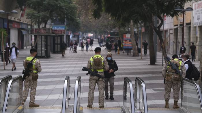 ¿Es la solución? Todas las comunas de la RM retrocederán a cuarentena