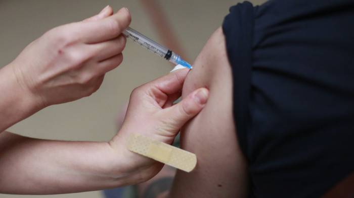 ISP aprobó uso de vacuna Pfizer para menores de 12 a 17 años