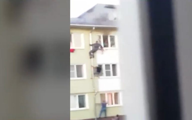 La arriesgada maniobra de tres vecinos para rescatar a niños de un incendio