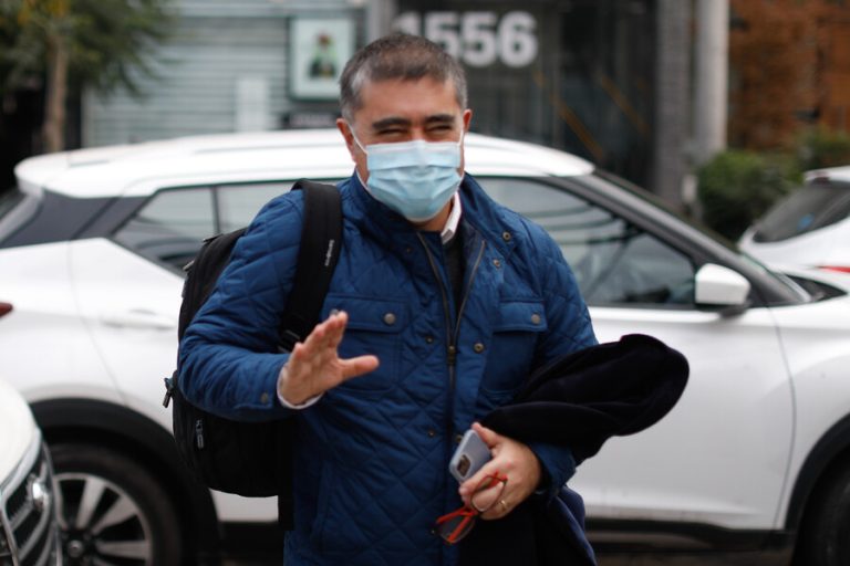 “Vamos a regalar la elección presidencial”: Desbordes llama a bajar las críticas entre candidatos de Chile Vamos