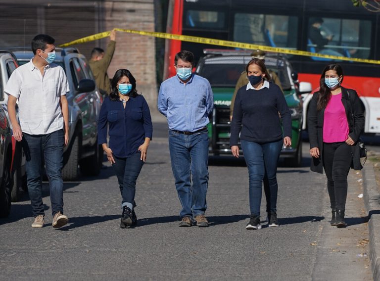 “Queremos hacer una región más justa para todos y todas”: Orrego acudió a votar acompañado por alcaldes DC