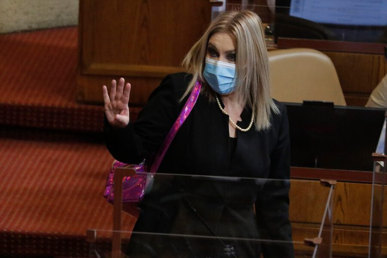 Pamela Jiles valora su presencia en las encuestas pese a ser 