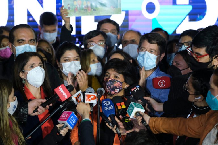 Provoste se fortalece tras triunfo de la DC en elección, pero evita referirse a eventual candidatura