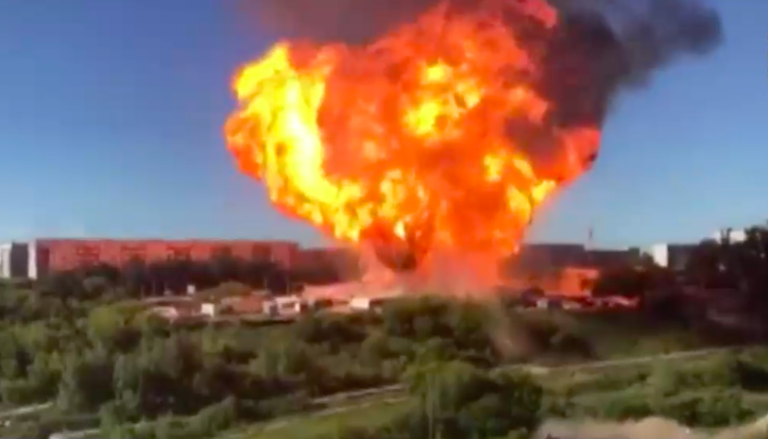 Rusia: Impactante explosión en estación de servicio dejó 35 heridos, entre ellos un menor de 10 años