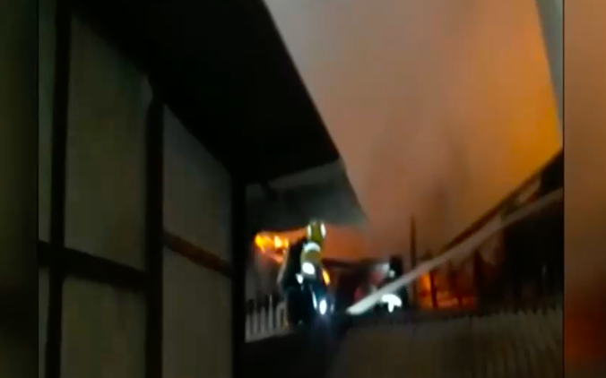 Estación Central: Cerca de 30 damnificados dejó incendio en segundo piso de un cité