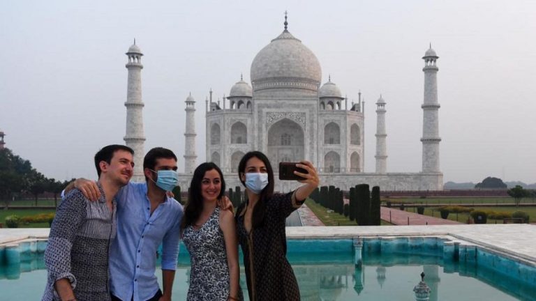 Autoridades de India decidieron reabrir el Taj Mahal tras importante baja de casos de COVID-19