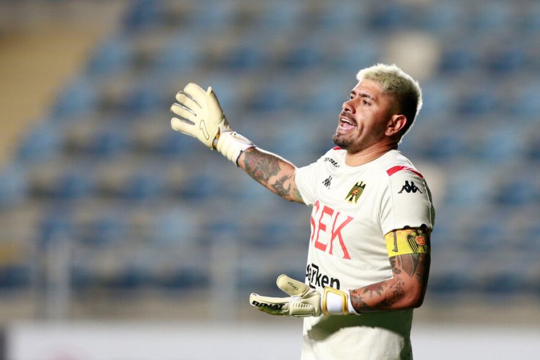 Drástica decisión: U. Española determinó quitarle la capitanía y la titularidad a Diego Sánchez tras su detención