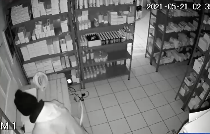 Robaban desde clonazepam hasta viagras: Detienen a banda de delincuentes que asaltaba farmacias