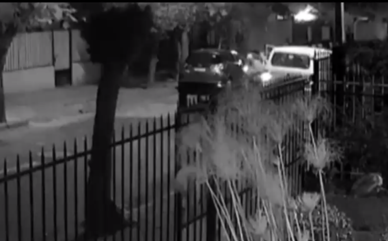 Madre e hija sufrieron violento portonazo en La Florida: 3 sujetos las intimidaron con armas de fuego