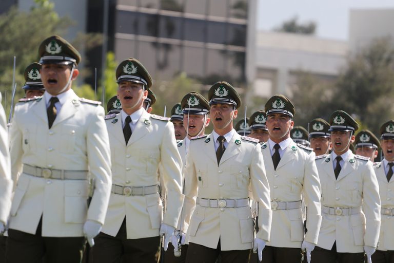 Postulaciones a Escuela de Formación de Carabineros cayeron un 86% en el último año