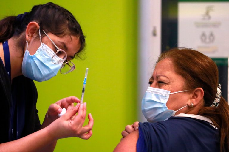 Diputados UDI proponen eliminar cuarentenas con el 70% de la población vacunada con dos dosis