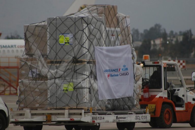 Más de 200 mil dosis de vacunas AstraZeneca arribaron al país este domingo