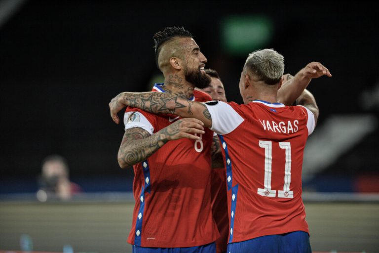 Conmebol rechazó solicitud de Uruguay para suspender a Vidal, Medel, Vargas y Aránguiz