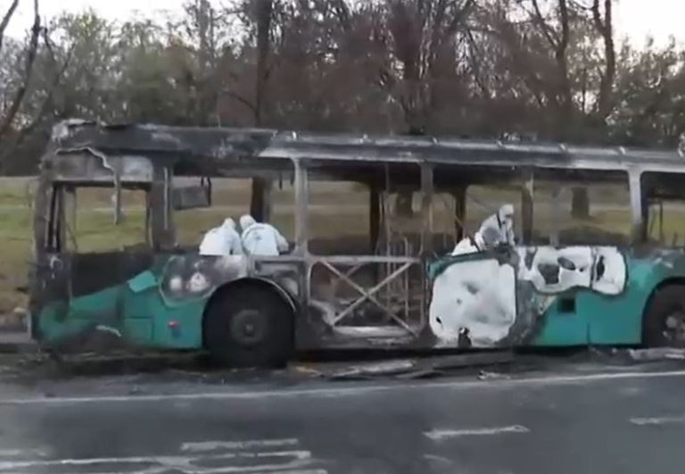 Micro fue quemada en Peñalolén: Conductor dijo que lo amenazaron para que entregara el vehículo