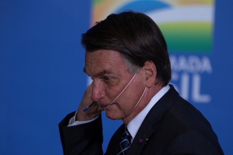 Bolsonaro insultó a periodista y calificó de 