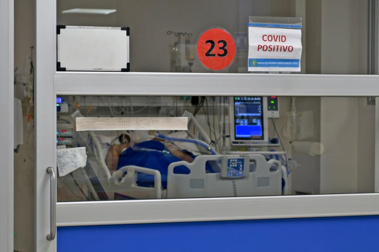 Minsal: Casos de COVID-19 disminuyeron en un 26% la última semana