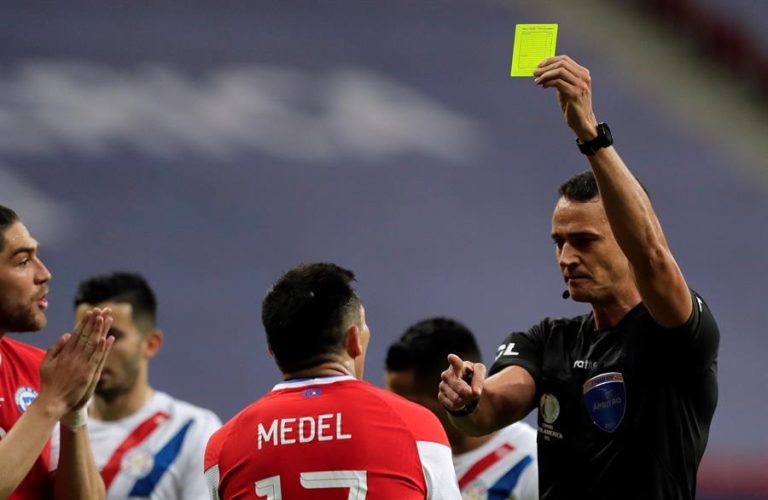 La Roja pidió formalmente la suspensión de Roldán por no cobrar penal ante Paraguay