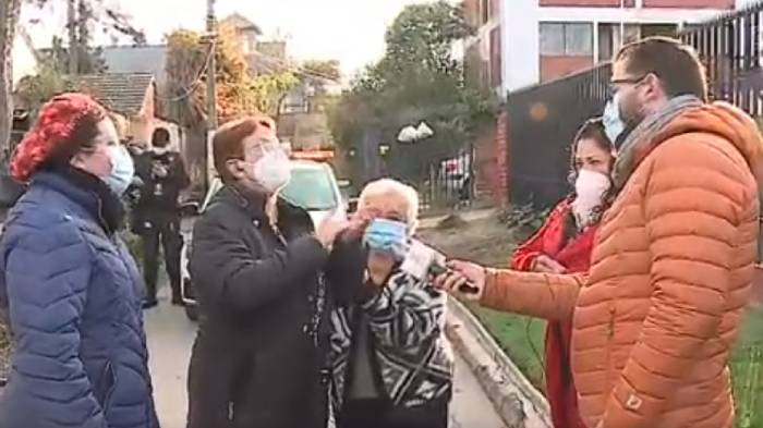 Abogada de la municipalidad de Macul fue enfrentada por vecinos: Exigen solución a grave caso de “Mal de Diógenes”