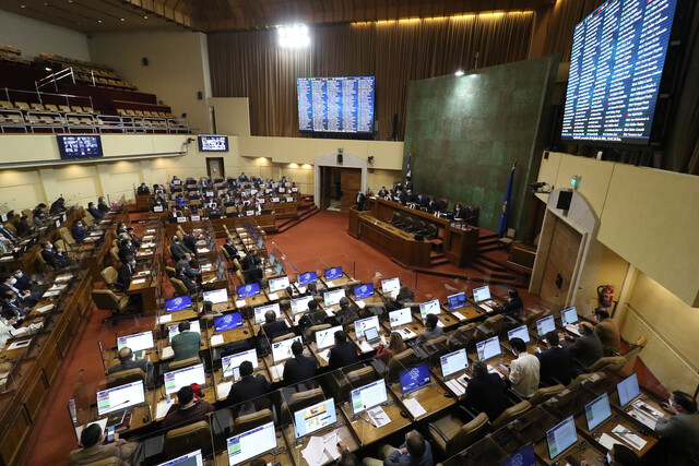 Cámara aprobó reajuste al sueldo mínimo a pesar de 34 abstenciones