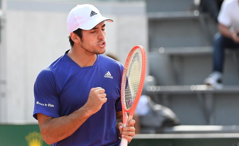 Garín tuvo una magnífica remontada ante Zapata Miralles y accedió a la segunda ronda de Wimbledon