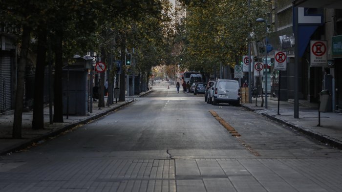 Cerrillos, Maipú y Santiago son algunas de las comunas que retroceden a cuarentena este sábado