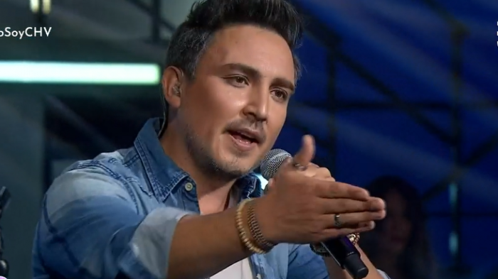 Con todo el talento español: Alejandro Sanz se la jugó en el escenario interpretando 