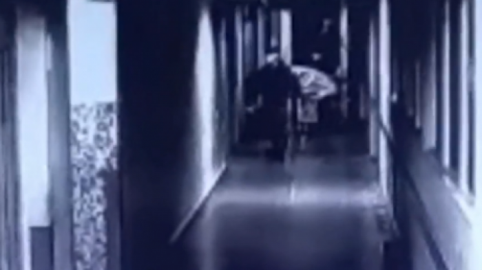 Cámaras de seguridad captaron a funcionarios robando insumos de Hospital Sótero del Río