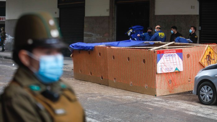 Hallan cuerpo calcinado en plena calle del centro de Santiago