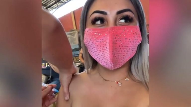 Naya Fácil se vacunó contra el COVID-19 y aseguró que recibió mensaje del ministro Paris