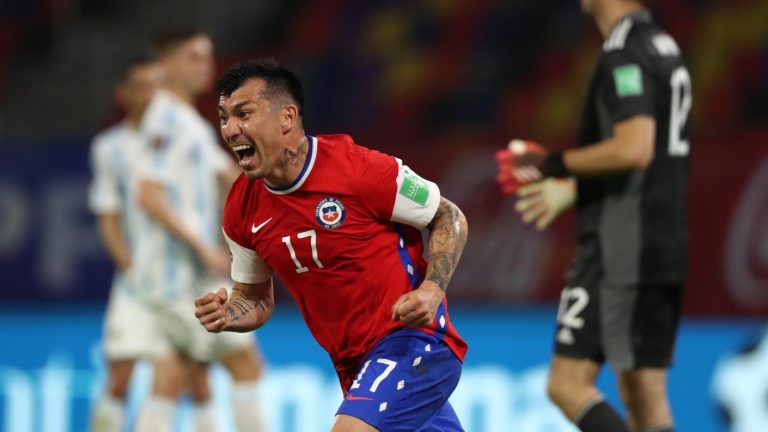 El Pitbull Medel le mostró los dientes a los 