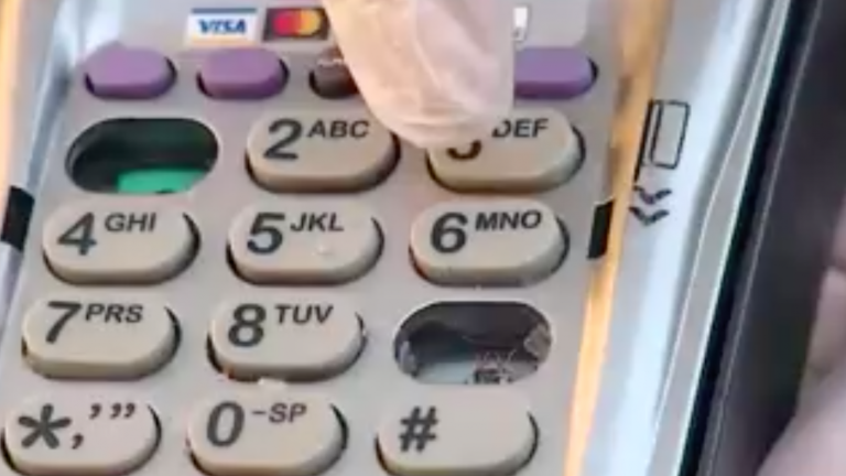 Nuevo método de clonación: Roban y adulteran máquinas de pago desde servicentros