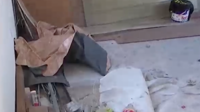 Constructor no responde: Pagó por ampliación que no se terminó y su casa quedó inhabitable