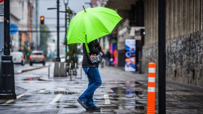 ¡Vuelven las lluvias a Santiago y Valparaíso! Conoce cuantos milímetros de agua caerán en la capital