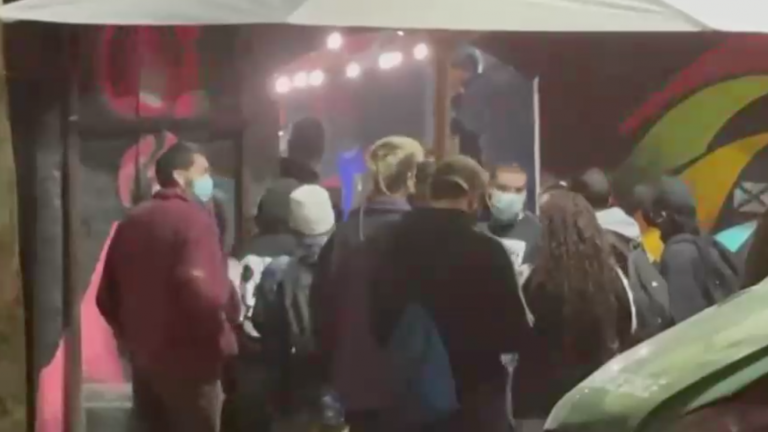 Sin patente ni medidas sanitarias: Cinco detenidos deja recital clandestino con más de 80 personas