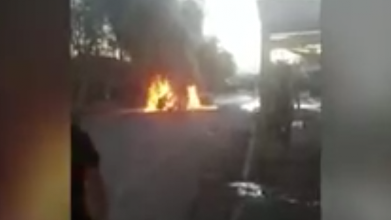 Trataron de lincharlos: Queman auto de acusado por abuso sexual y atacan casa de imputado por doble violación